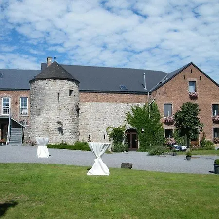 La Vieille Tour Couette-café 3*