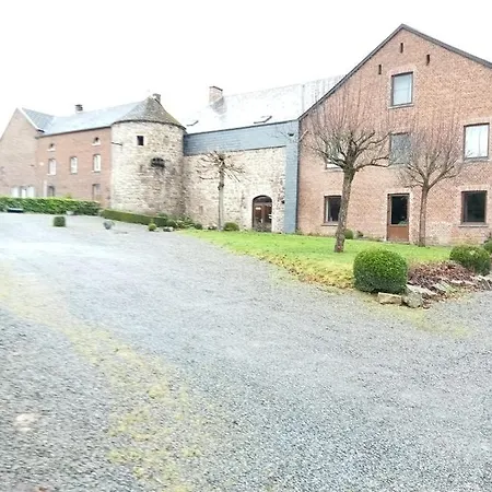 La Vieille Tour Couette-café