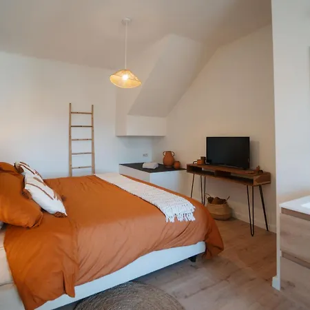La Vieille Tour Bed & Breakfast 3*
