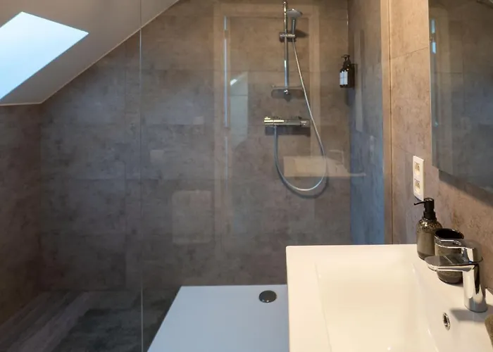 La Vieille Tour Отон