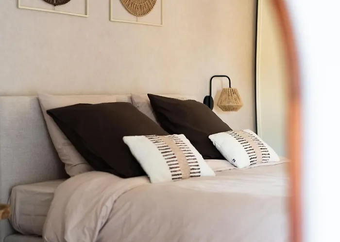 La Vieille Tour 3* Отон